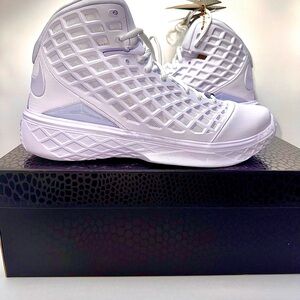 Kobe 3 halo new with box